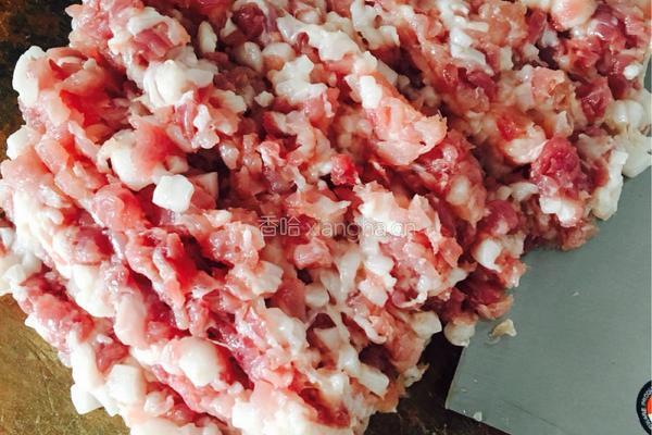 香菇猪肉水饺的做法图解1
