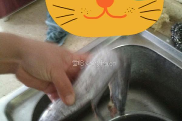 收拾带鱼小妙招的做法图解1