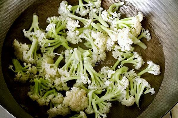 西红柿炒花菜的做法图解4