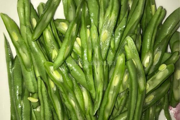 四季豆炒肉的做法图解1
