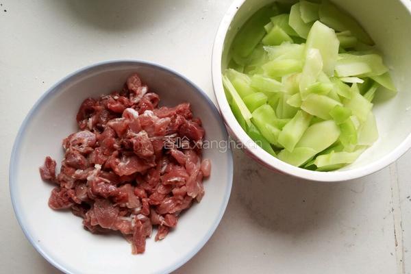 莴笋片炒肉的做法图解1
