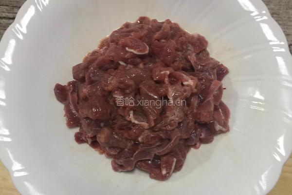 蒜薹牛肉的做法图解2