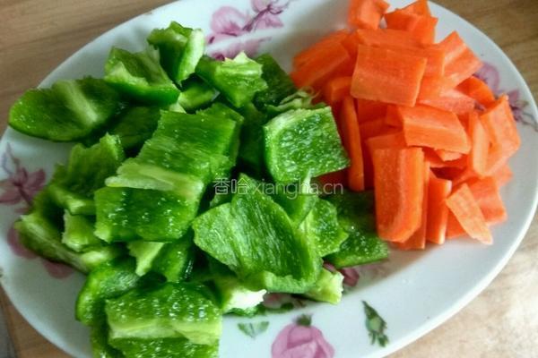 青椒炒香菇的做法图解4