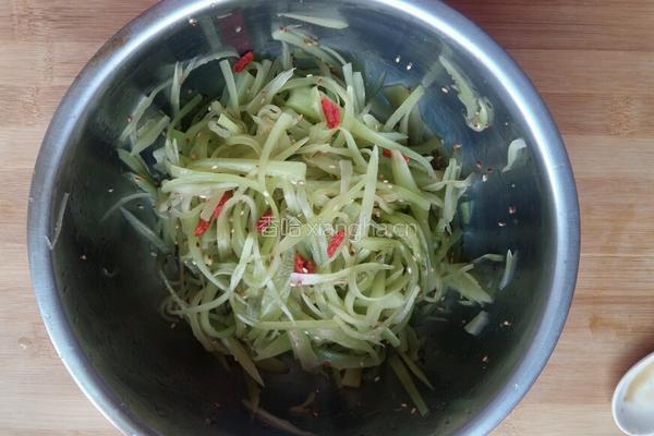 凉拌莴笋的做法图解5