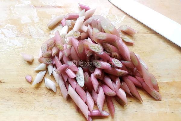炒糖醋芡实茎的做法图解3