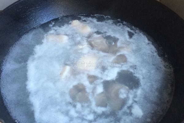 简易红烧肉炖土豆的做法图解3