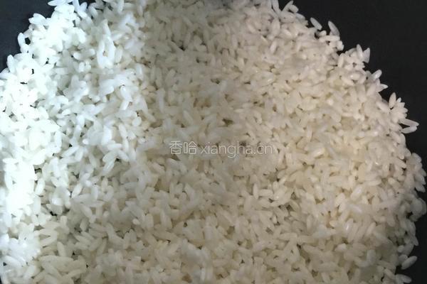 电饭煲土豆玉米焖排骨的做法图解1