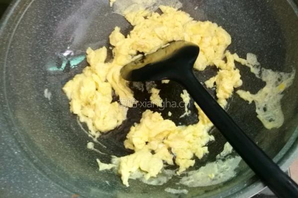 番茄瘦肉香菇鸡蛋面的做法图解2