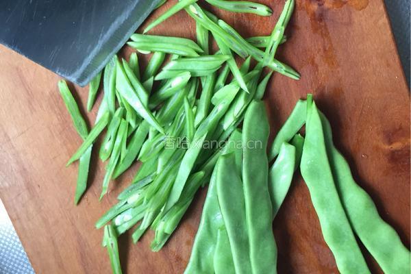 肉丝炒豆角的做法图解1