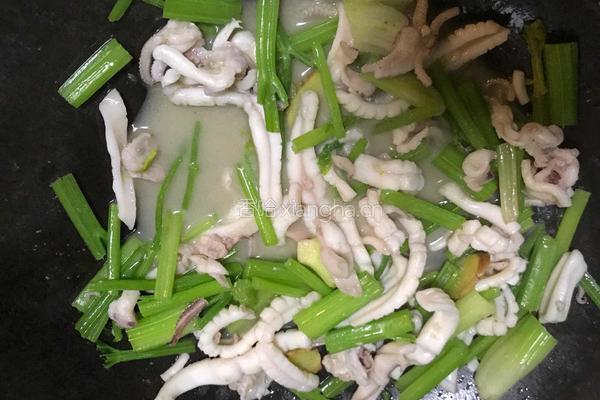 鱿鱼炒芹菜的做法图解7