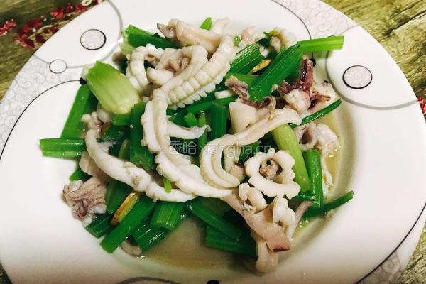 鱿鱼炒芹菜的做法图解8
