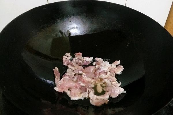 木耳炒肉的做法图解2