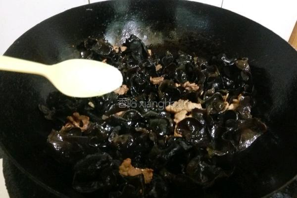 木耳炒肉的做法图解6