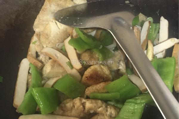 素鸡炒香干丝青椒块的做法图解7