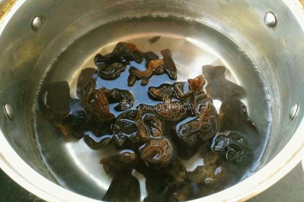 凉拌黄瓜木耳的做法图解3