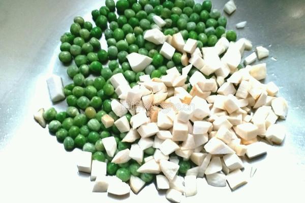豌豆南瓜炒火腿的做法图解3