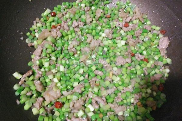 肉末炒蒜薹的做法图解6