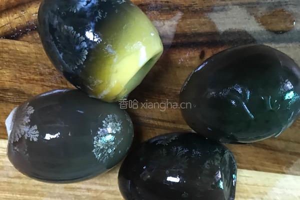 彩椒皮蛋的做法图解2