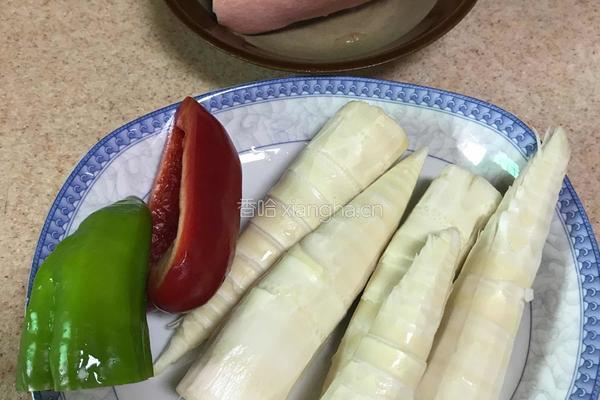 春笋炒肉的做法图解1