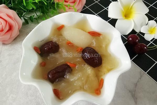 红枣银耳雪梨汤的做法图解1
