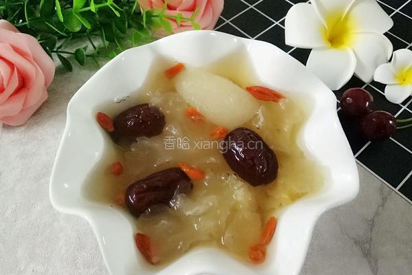 红枣银耳雪梨汤的做法图解2