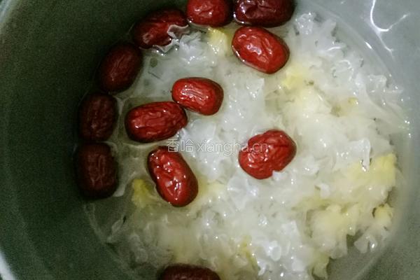红枣银耳雪梨汤的做法图解4