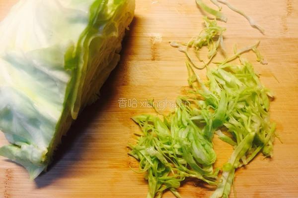 金枪鱼菜丝沙拉的做法图解2