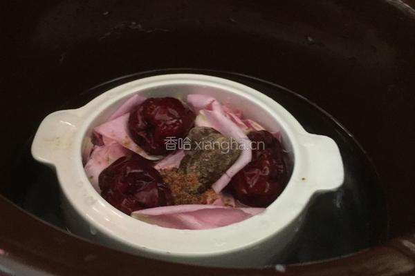 玫瑰花瓣养颜糖水的做法图解4
