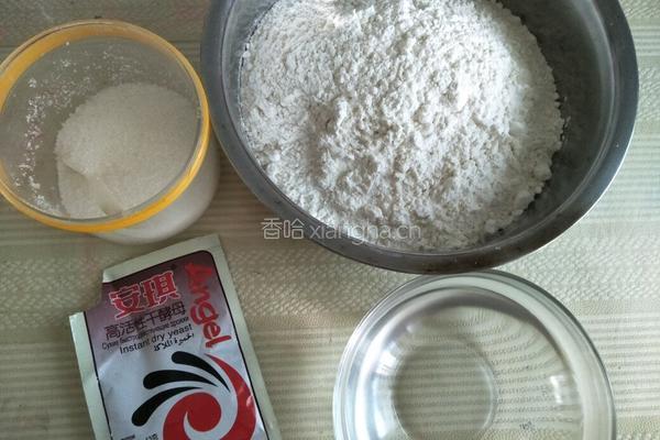 小猪豆沙包的做法图解1