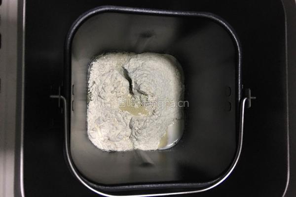披萨饼皮的做法图解1