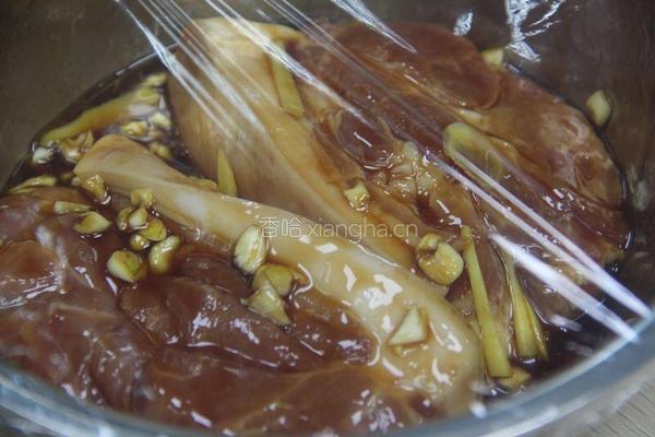 粤菜中广受欢迎的美味蜜汁叉烧的做法图解7