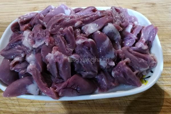 尖椒炒鸡心的做法图解1