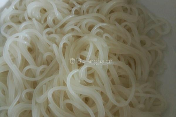 螺蛳粉的做法图解1