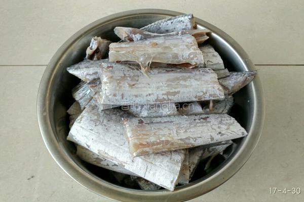 炖带鱼的做法图解2