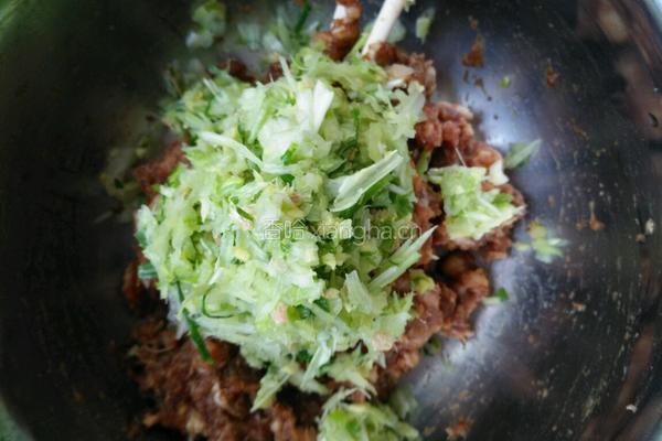 茴香猪肉饺子馅的做法图解4