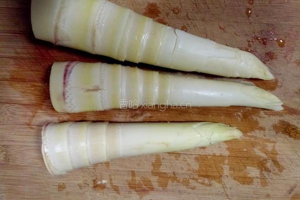 排骨烧苦笋的做法图解1