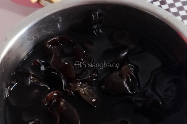 芹菜木耳鸡蛋的做法图解2