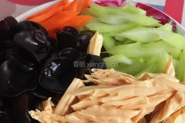 芹菜木耳鸡蛋的做法图解3