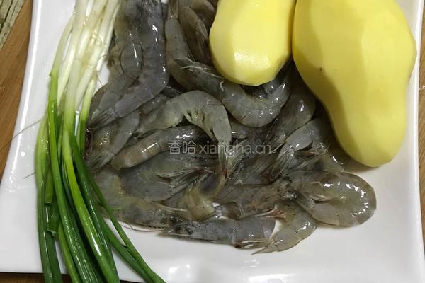 油炸土豆虾的做法图解1