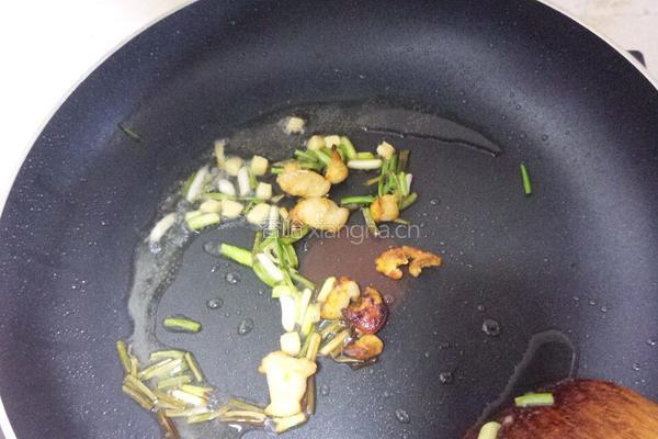 蒜薹肉丁的做法图解3