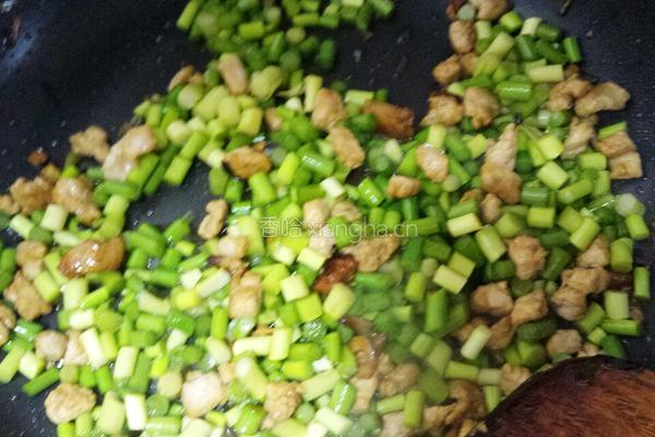 蒜薹肉丁的做法图解6