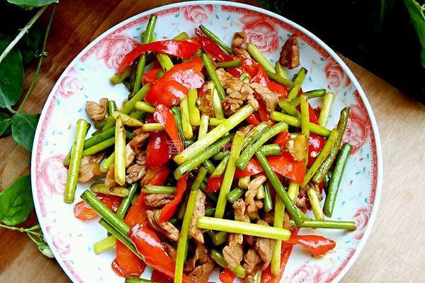 蒜苔炒肉的做法图解7
