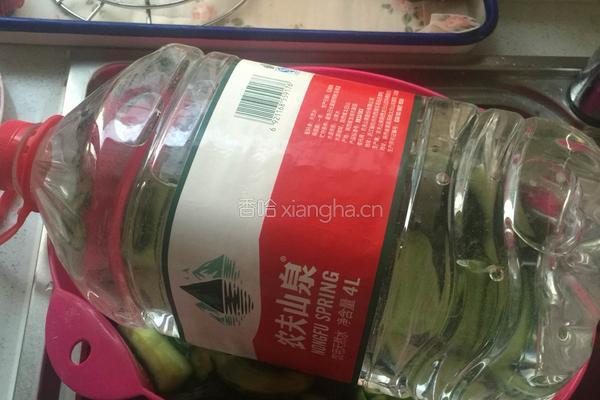 油黄瓜的做法图解3