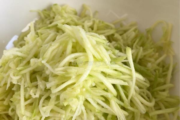 西葫芦玉米面煎饼的做法图解6