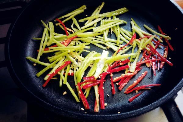 嫩姜芽炒肉丝的做法图解6