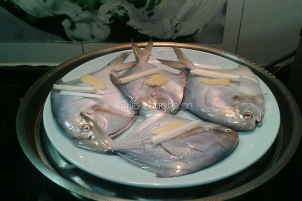 老屋私房菜 油泼鲳鱼的做法图解1