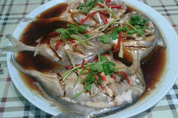 老屋私房菜 油泼鲳鱼的做法图解2