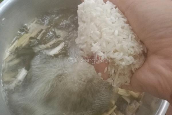 排骨菜干粥的做法图解12