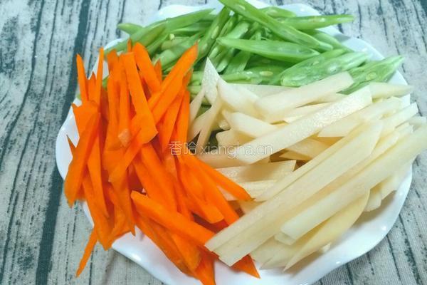 豆角土豆炒肉丝的做法图解2