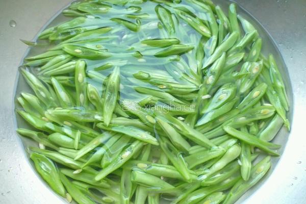 豆角土豆炒肉丝的做法图解4